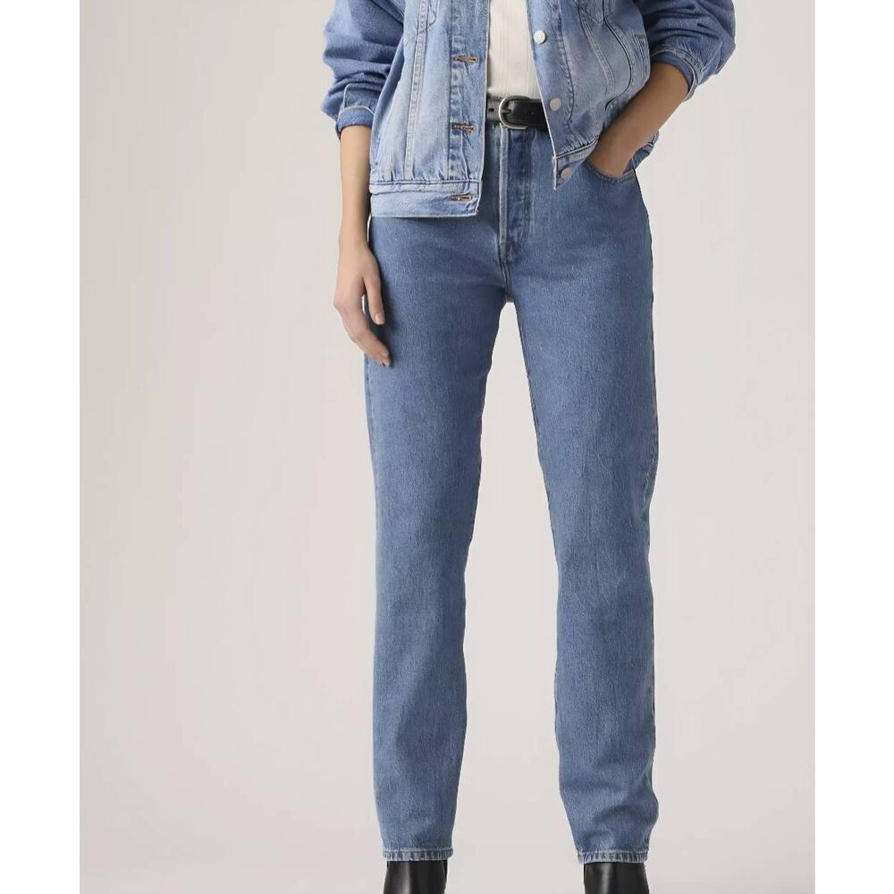 Levi's Jeans Women's 24 Blue 501 Original Fit Classic Straight Shout Out - Picture 1 of 5